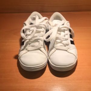 Girls Adidas Grand Court size 1